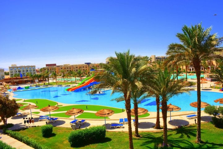 Winter-sun: 4⭐️ all-inc Egypt week w/flights & aqua park 💦